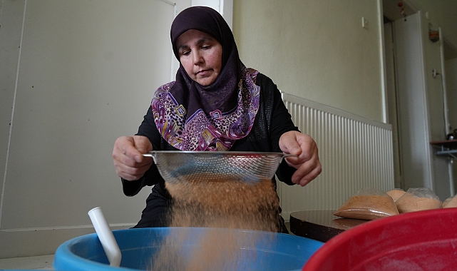 Tarhun ile tarhanayı birleştirdi, şimdi siparişlere yetişemiyor