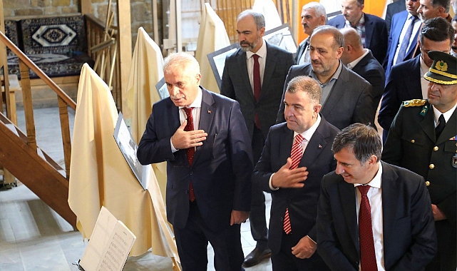 Taşhan'da 'Cumhuriyet' konulu resim sergisi