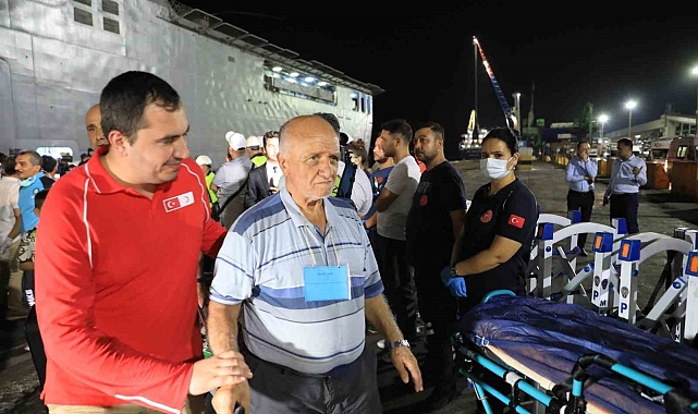 Türk Kızılay'dan Lübnan'dan tahliye edilenlere sıcak yemek