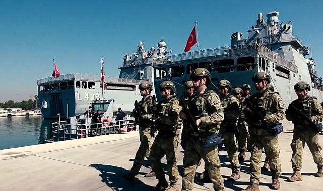 Türk tahliye gemileri Beyrut'a ulaştı