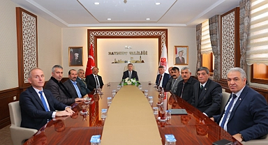 Vali Eldivan muhtarlarla bir araya geldi