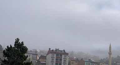 Bayburt güne sis bulutuyla uyandı