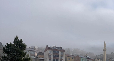 Bayburt güne sis bulutuyla uyandı