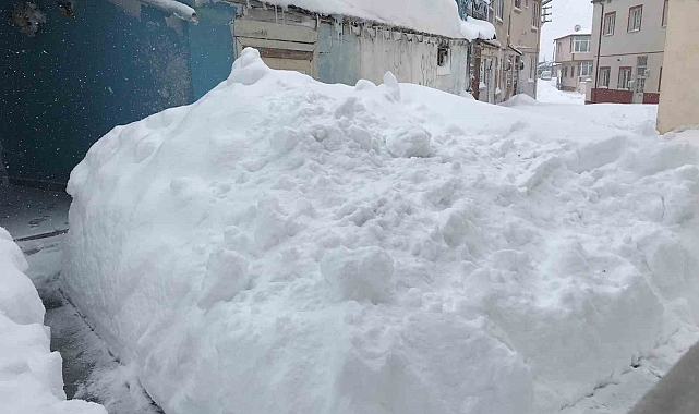 Bayburt'un en büyük mahallesi olan 'Şingah' kara gömüldü vatandaşlar belediyeden acil yardım bekliyor