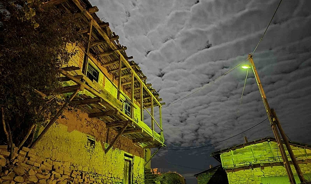 Erzurum'da stratokümülüs bulutları görsel şölen oluşturdu