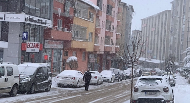 Kapalı kaldırımlar kazaya davetiye çıkarıyor!