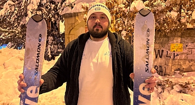 Kayak tutkunu vatandaş caddede kayak yaptı