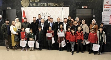 “Minik Eller Tasarlıyor”