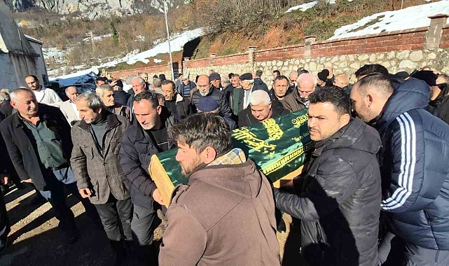 Tırın çarptığı gazeteci dualarla son yolculuğuna uğurlandı