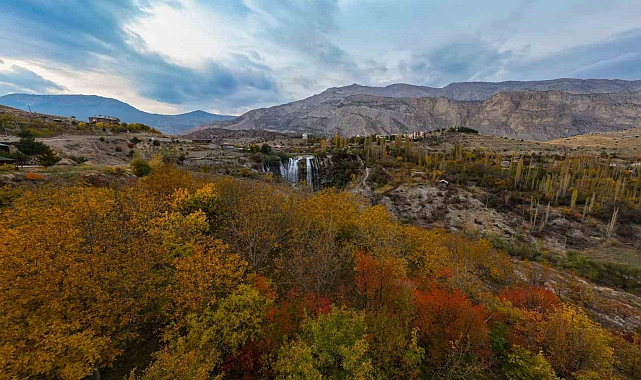 Tortum Şelalesi'nde güz ile gelen güzellik
