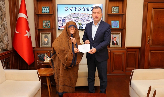 Umre için biriktirdiği parayı Mehmetçik Vakfı'na bağışladı