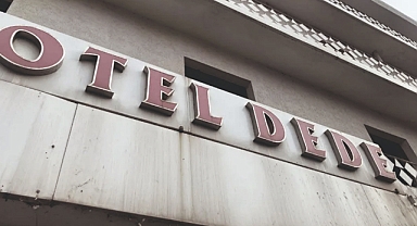 Yılların yorgunluğunu taşıyordu, Otel Dede yıkılıyor