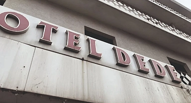 Yılların yorgunluğunu taşıyordu, Otel Dede yıkılıyor