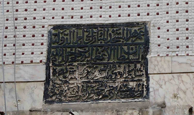 7 asırlık camide bir tek 'kitabe' eski haliyle kaldı