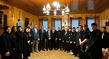 Ateş, gençlerle buluştu