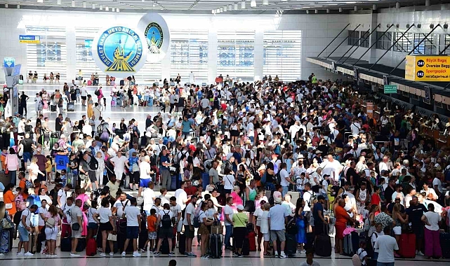 Bakan Uraloğlu: "11 aylık dönemde 214 milyon 661 bin 965 yolcu havalimanlarımızı kullandı"