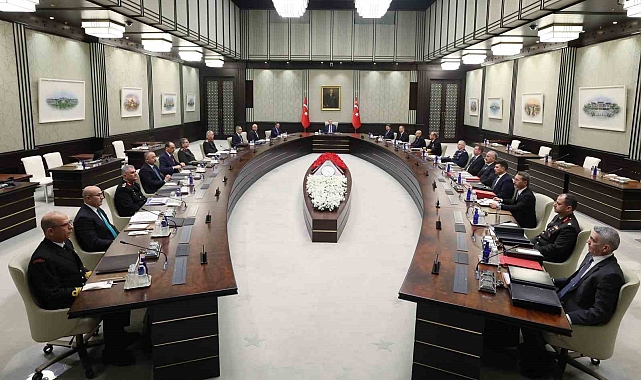 Cumhurbaşkanı Recep Tayyip Erdoğan başkanlığındaki Milli Güvenlik Kurulu Toplantısı Cumhurbaşkanlığı Külliyesi'nde başladı.