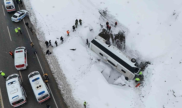 Erzincan'da otobüs şarampole uçtu: 21 yaralı