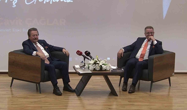 Eski Devlet Bakanı Çağlar: "Üniversiteler hayata başlayan insanların yol çizeceği fabrikalardır"