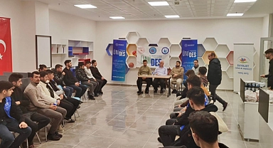 Gençlik Merkezinde konferans düzenlendi