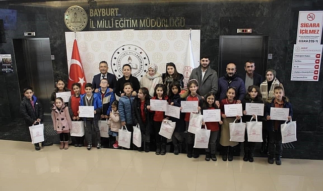Minik Eller Tasarlıyor Projesinde 'Kendi Oyunumu Tasarlıyorum' konusunda dereceye giren öğrenciler ödüllendirildi