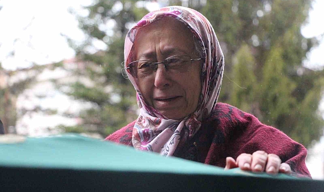 Öğretmen ve müdür şiddetiyle felç kalan gence son veda