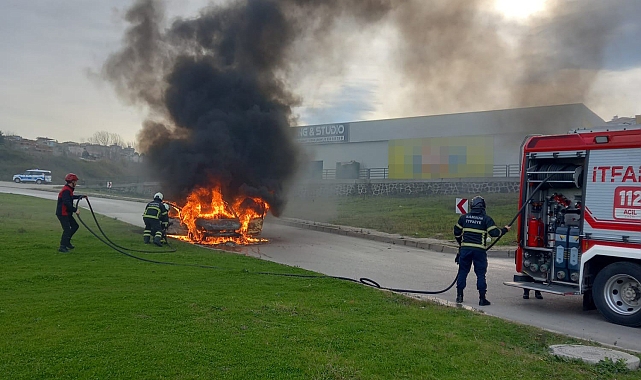 Samsun'da kız istemeden dönen ailenin aracı alev alev yandı