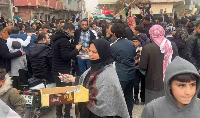 Suriye sınırında Esed rejiminin çöküşü kutlanıyor