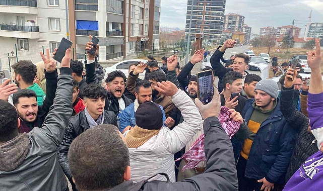 Suriye'de Esed rejiminin son bulması Ankara'da coşkuyla kutlanıyor