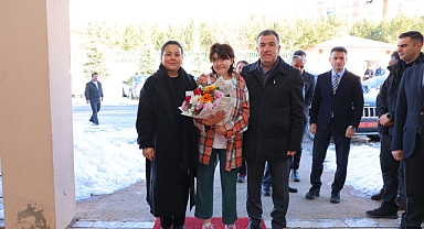 Vali Eldivan, Engelsiz Yaşam Merkezi'ni ziyaret etti