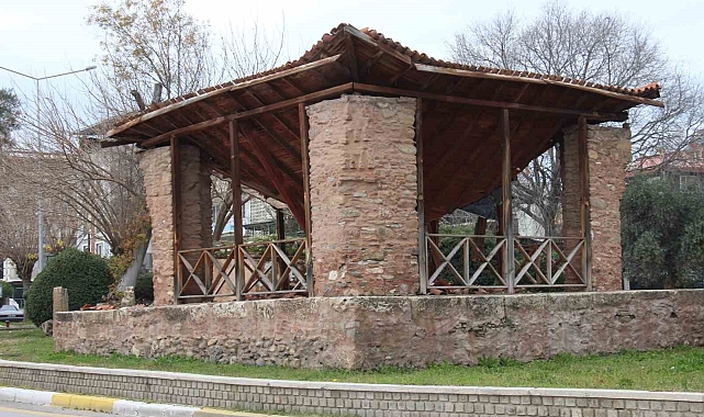 Asırlarca ayakta durdu, tadilat yapıldıktan sonra birkaç yağmurda yere çöktü