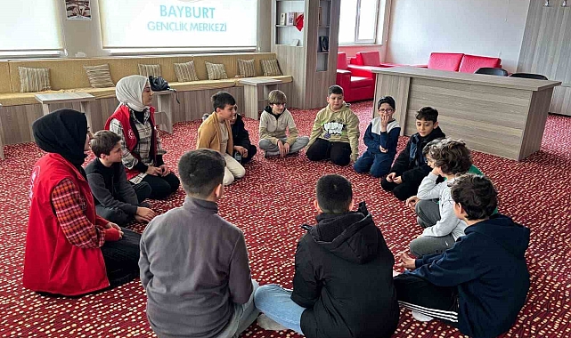 Bayburt Gençlik Merkezi'nin yarıyıl tatilindeki öğrencilere yönelik 'Gençlik Kış Kulübü' başladı