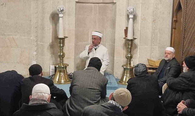 Bayburtlular üç ayların başlangıcında sabah namazında bir araya geldiler