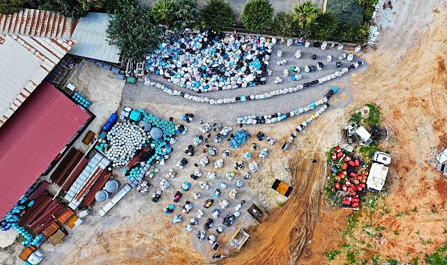 Birinci olabilmek için evlerinde 45 gün boyunca 15 ton atık biriktirdiler