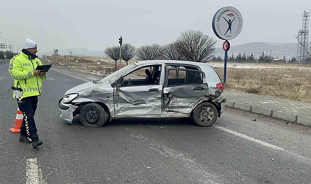 Elazığ'da trafik kazası: 1'i ağır 3 yaralı