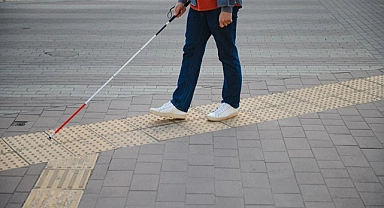 Görme engellilere yardım ederken nelere dikkat etmeliyiz?