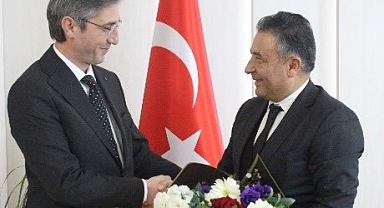 Güney, görevi Kahraman’a devretti