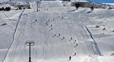 Kop Kayak Merkezi’nde kar kalınlığı 41 cm