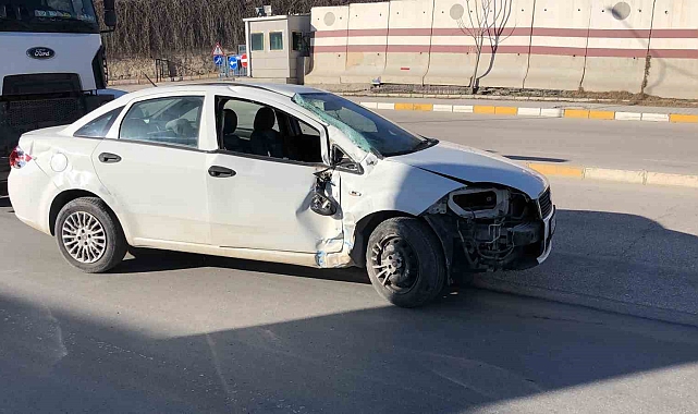 Otobüs ile otomobil çarpıştı : 1 yaralı