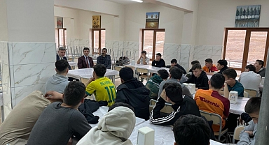 Doç. Dr. Murat Çolak, gençlerle tecrübelerini paylaştı