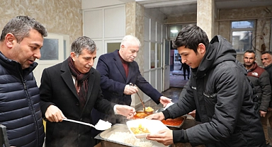 İftar çadırı misafirlerini ağırlıyor