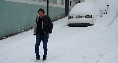 Mart kapıdan baktırdı!