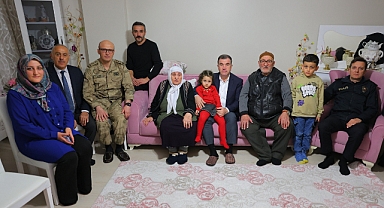 Vali Eldivan, iftarda şehit ailesine konuk oldu