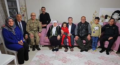 Vali Eldivan, iftarda şehit ailesine konuk oldu