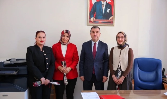 Vali Eldivan Kadınlar Gününü kutladı