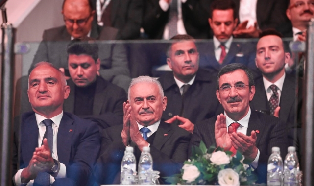 Bakan Ersoy: "Erzurum, geçmişle geleceği, Doğu ile Batı'yı birleştiren canlı bir köprüdür"
