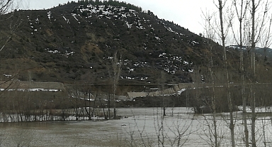 Bayburt Erzincan yolunda göçük!