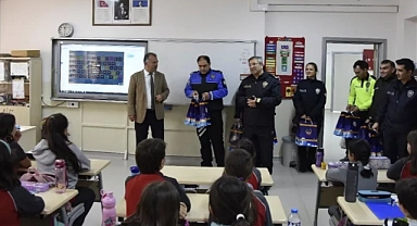 Bayburt polisinden öğrencilere ’23 Nisan’ sürprizi
