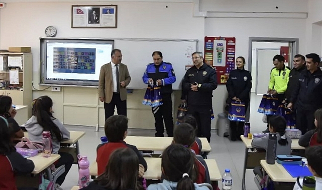 Bayburt polisinden öğrencilere ’23 Nisan’ sürprizi