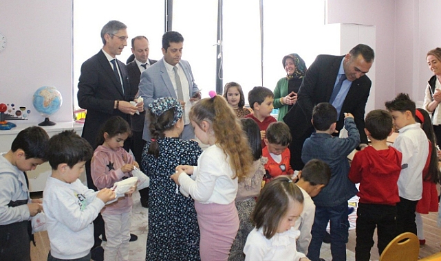 Bayburt'ta öğrencilere sağlık ve güvenlik oyun kutusu dağıtıldı